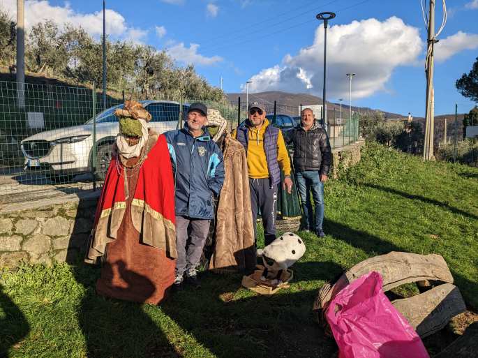 preparazione della mostra dei presepi itineranti per il paese di tobbiana