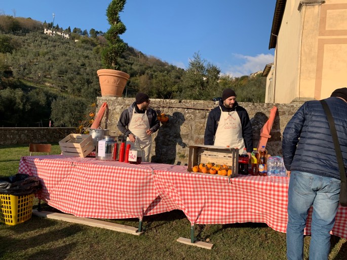 banco enogastronomico per la festa dell'olio organizzata dalla proloco tobbiana